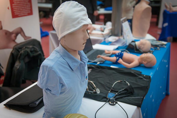 Interprofessional teaching with simulations and standardized patients